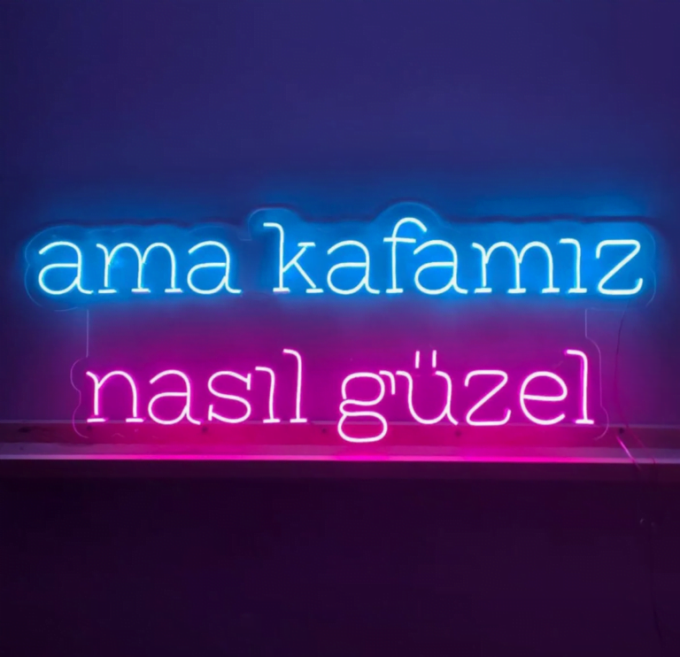 neon duvar yazısı